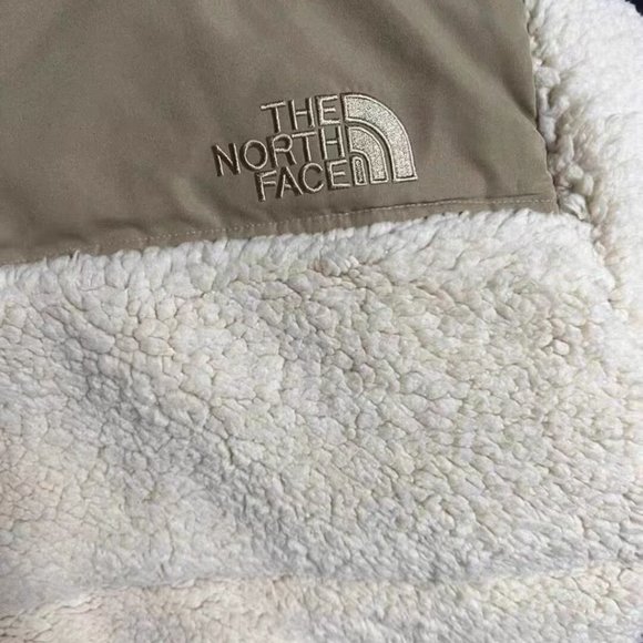 The North Face Sherpa Nuptse Jacket - Picture 2 of 5